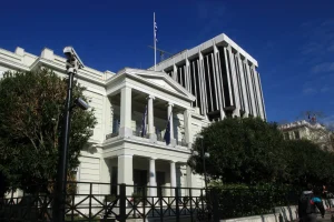 Με αυξημένη ανησυχία παρακολουθεί η Αθήνα τις εξελίξεις στη Μέση Ανατολή