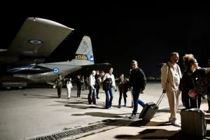 Συνεχίζονται οι πτήσεις επαναπατρισμού – Έλληνες επιστρέφουν σήμερα από το Ομάν