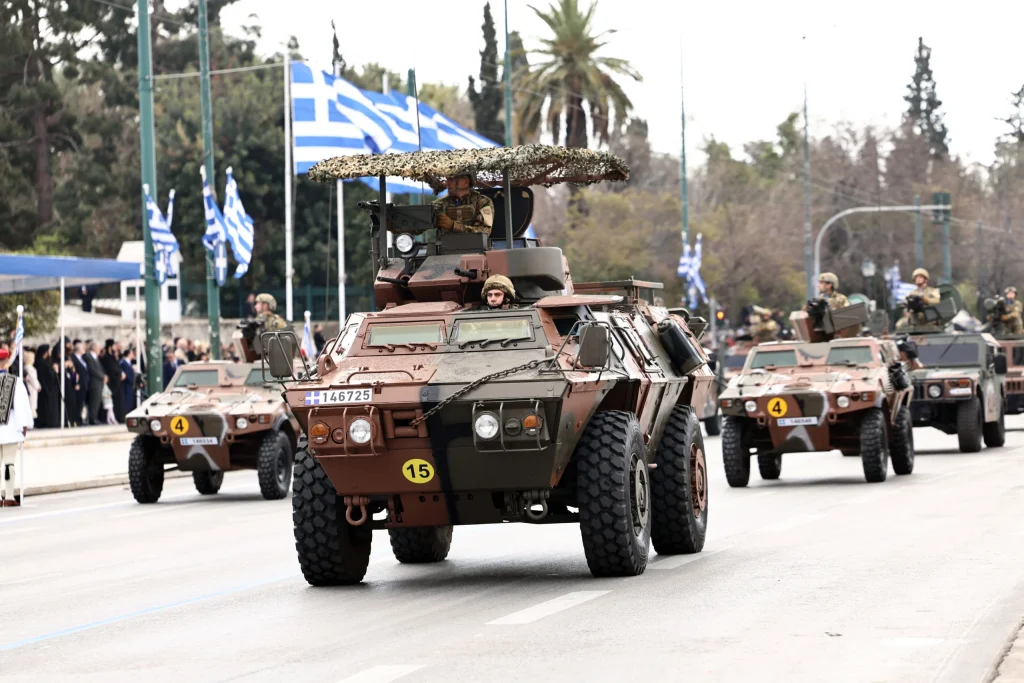 25η Μαρτίου: Ολοκληρώθηκε η μεγάλη στρατιωτική παρέλαση στην Αθήνα