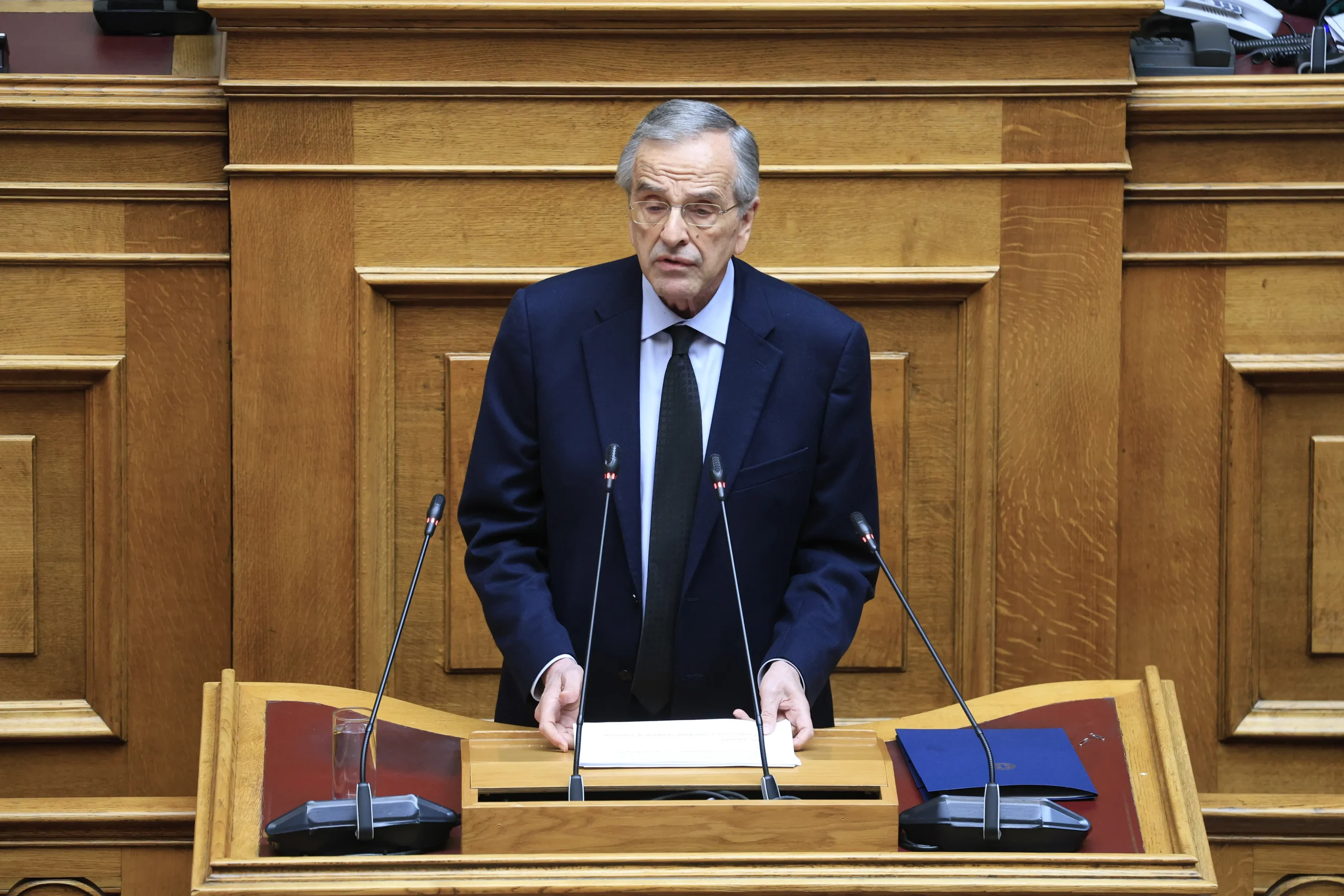 Σφοδρή κριτική Σαμαρά στη Βουλή για τη συμφωνία Chevron και την εξωτερική πολιτική