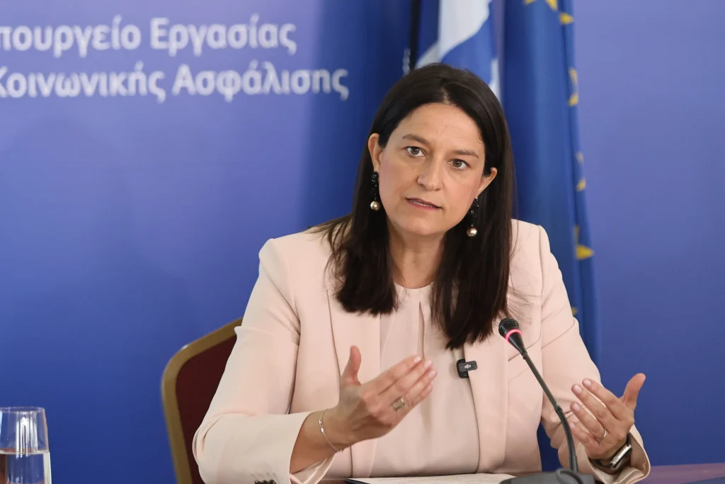 Κατώτατος μισθός: Ποιοι και πόσο ωφελούνται απ’ τις αυξήσεις-Παραδείγματα