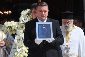 Ράγισαν καρδιές στην κηδεία της Μαρινέλλας – «Δεν πέθανες, πέταξες»