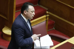 Βουλή: Απάντηση Βλάση για τις καθυστερήσεις στις πληρωμές των μαθητών ΣΑΕΚ