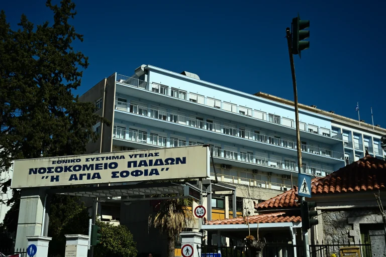 Τρίχρονος στο νοσοκομείο μετά από κατάποση ξυραφιού