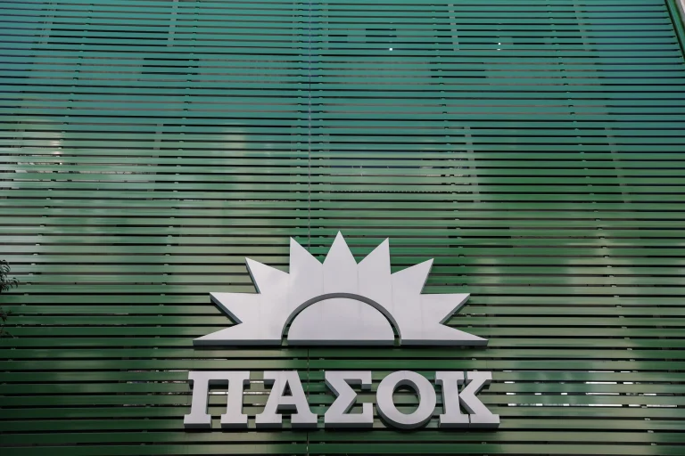Διαγραφή Κωνσταντινόπουλου από την Κοινοβουλευτική Ομάδα του ΠΑΣΟΚ με απόφαση Ανδρουλάκη