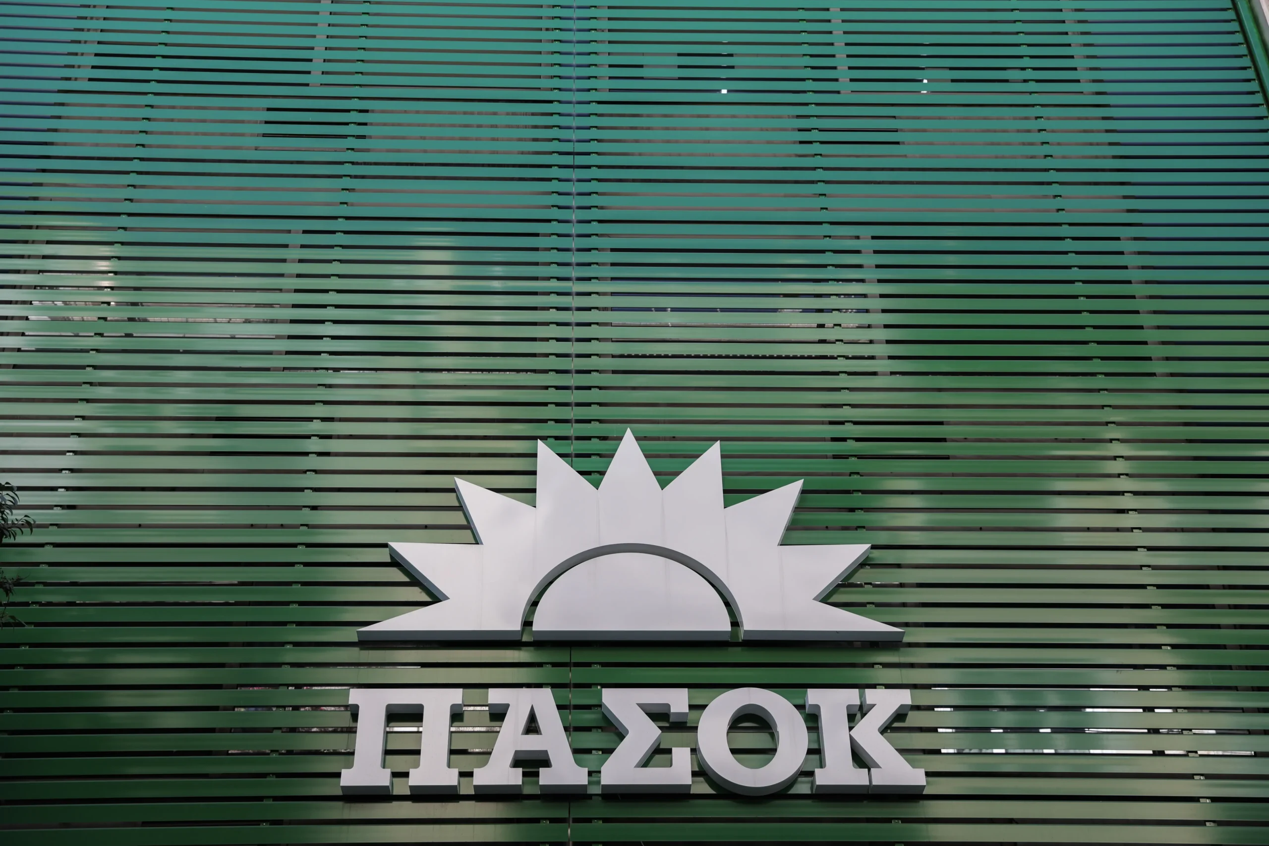 Διαγραφή Κωνσταντινόπουλου από την Κοινοβουλευτική Ομάδα του ΠΑΣΟΚ με απόφαση Ανδρουλάκη