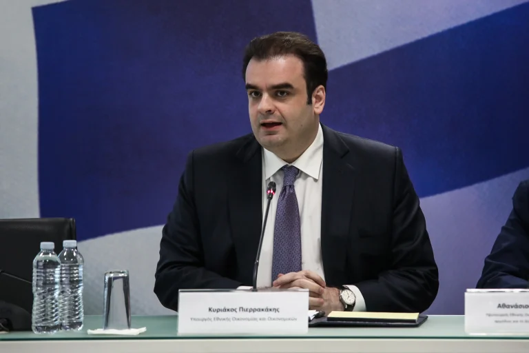 Πιερρακάκης: «Κανείς μόνος στην κρίση» – Η ανάρτηση για τα μέτρα στα καύσιμα