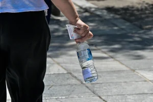 Από πλαστικά μπουκάλια σε φάρμακο: Νέα ανακάλυψη για τη νόσο Πάρκινσον