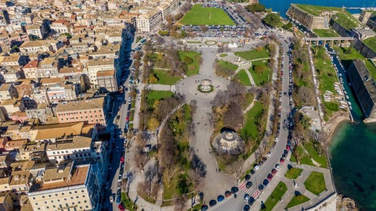Η μεγαλύτερη πλατεία των Βαλκανίων βρίσκεται στην Ελλάδα – Και δεν είναι στην Αθήνα