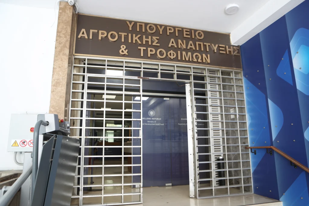 ΥΠΑΑΤ: Παράταση για τους 79 στρατιωτικούς κτηνιάτρους – Στόχος η προστασία της κτηνοτροφίας