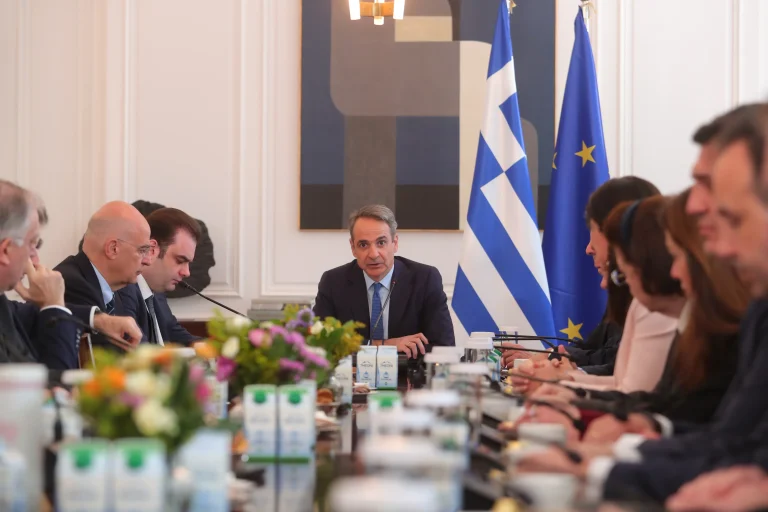 Υπουργικό Συμβούλιο: Στα 920 ευρώ ο κατώτατος μισθός – Ποιες παρεμβάσεις εγκρίθηκαν