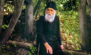 Μεγάλη Παρασκευή: Αυτό που πρέπει να κάνεις σύμφωνα με τον Άγιο Παΐσιο