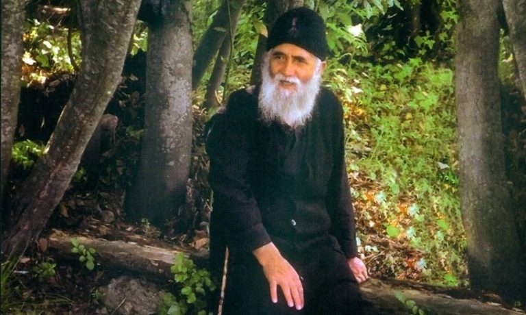 Μεγάλη Παρασκευή: Αυτό που πρέπει να κάνεις σύμφωνα με τον Άγιο Παΐσιο