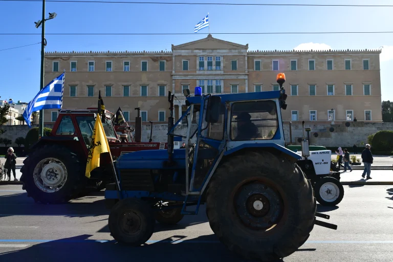Αγρότες και Ε3: Μειώσεις φόρου έως 50% και τα λάθη που φέρνουν πρόστιμα