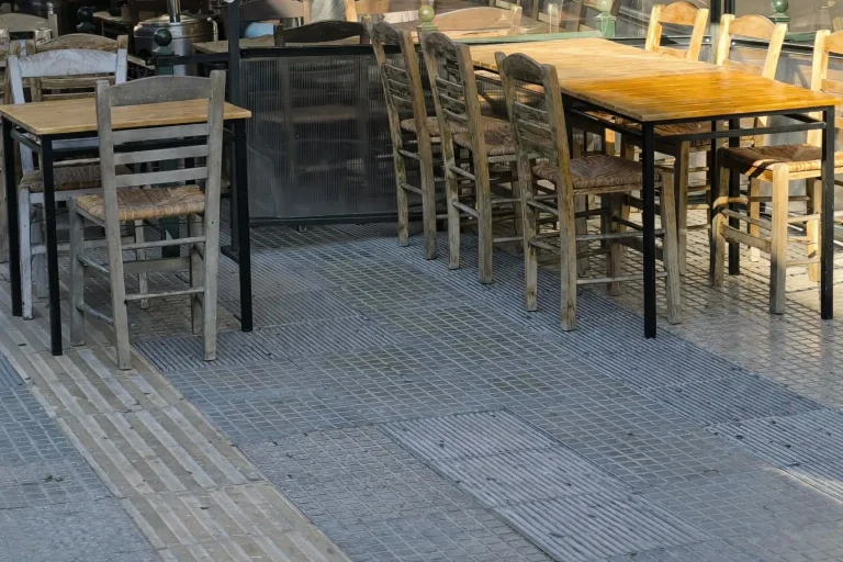 Εμπόδια παντού για τους ΑμεΑ