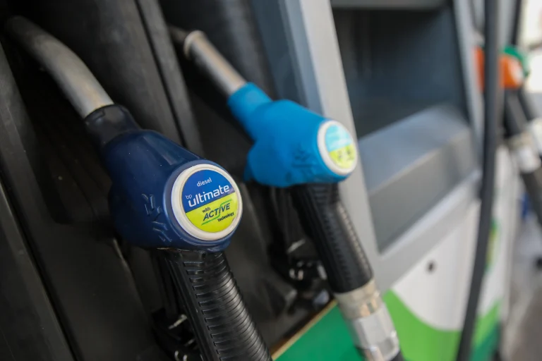 Fuel Pass 3: “Κλειδώνει” επίδομα καυσίμου 50-100 ευρώ – Πότε και πώς