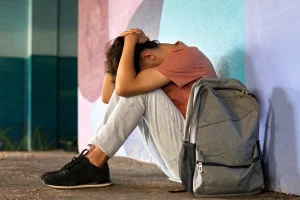 Άγριος ξυλοδαρμός στην Πάτρα: 16χρονος τραυματίστηκε σε πλατεία – Συνελήφθη 17χρονος