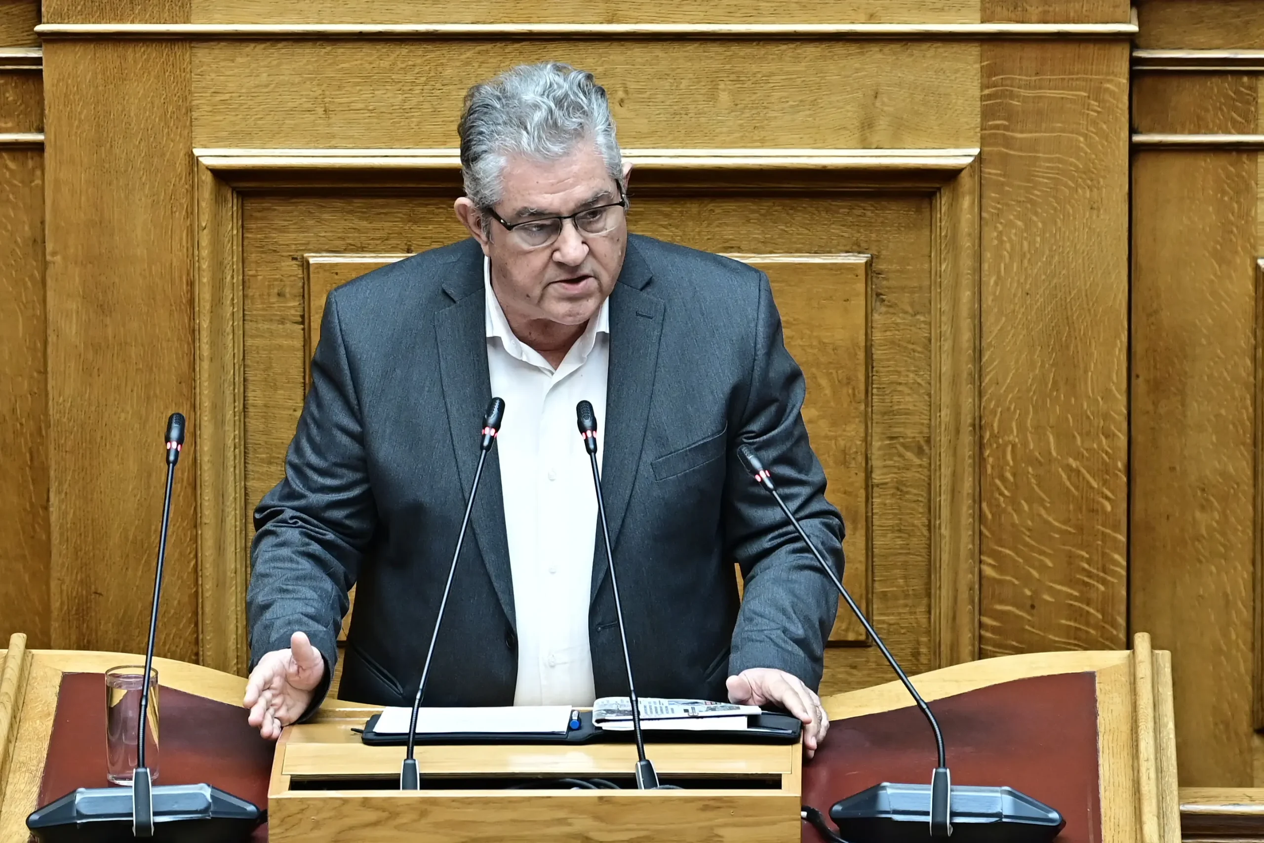 Κουτσούμπας: «Αγαπημένη απασχόληση της ΝΔ η συγκάλυψη» – Αποχώρησε το ΚΚΕ από τη Βουλή