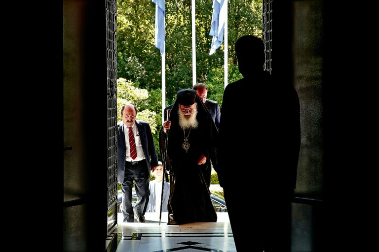 Το νομοσχέδιο Τρίτση που έφερε σε μετωπική σύγκρουση Εκκλησία και Πολιτεία