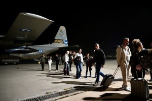 Επαναπατρίστηκαν πάνω από 2.000 Έλληνες από τη Μέση Ανατολή