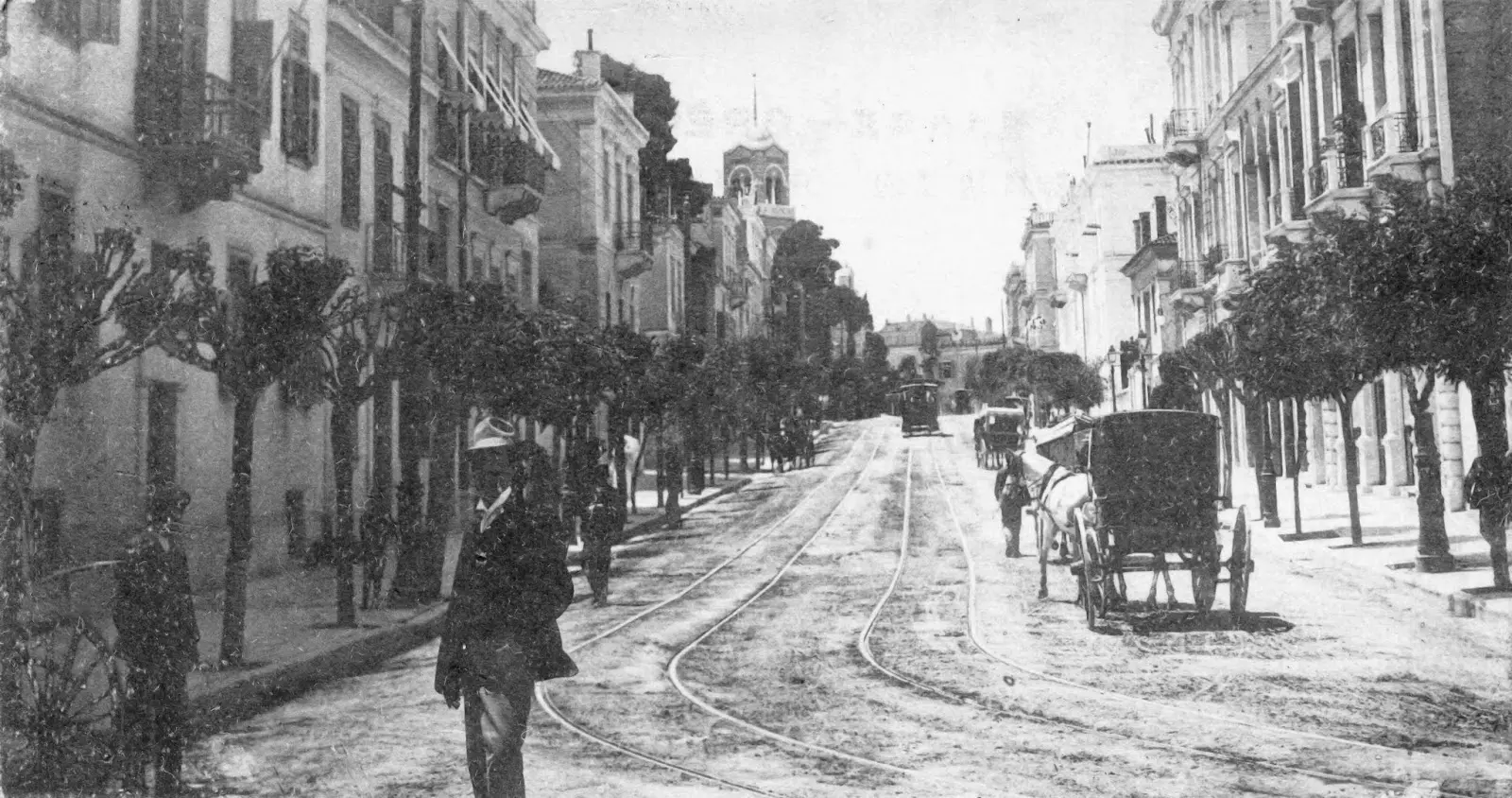 Κεντρικός δρόμος της Αθήνας – Τον αναγνωρίζετε; (φωτό του 1890)