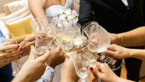 Η ΑΑΔΕ φέρνει ψηφιακό πελατολόγιο σε γάμους, βαπτίσεις και δεξιώσεις