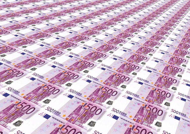 «Ανάσταση» πριν το Πάσχα για χήρες και απόστρατους: Έρχονται αναδρομικά έως 8.000 ευρώ