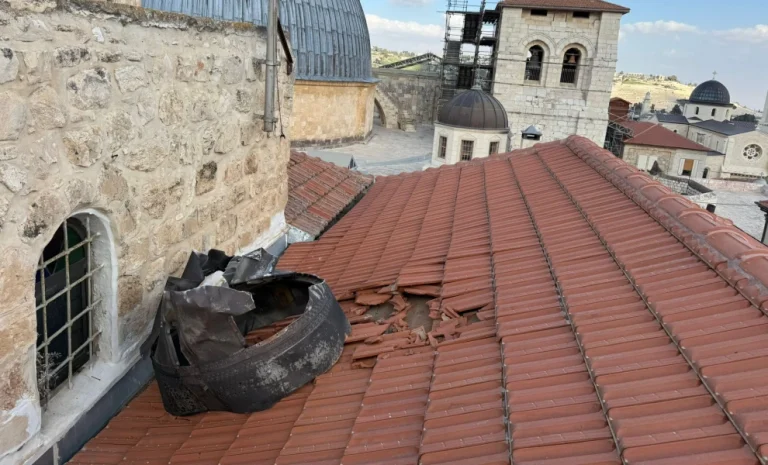 Συναγερμός στην Ιερουσαλήμ: Θραύσμα πυραύλου έπεσε κοντά στον Πανάγιο Τάφο