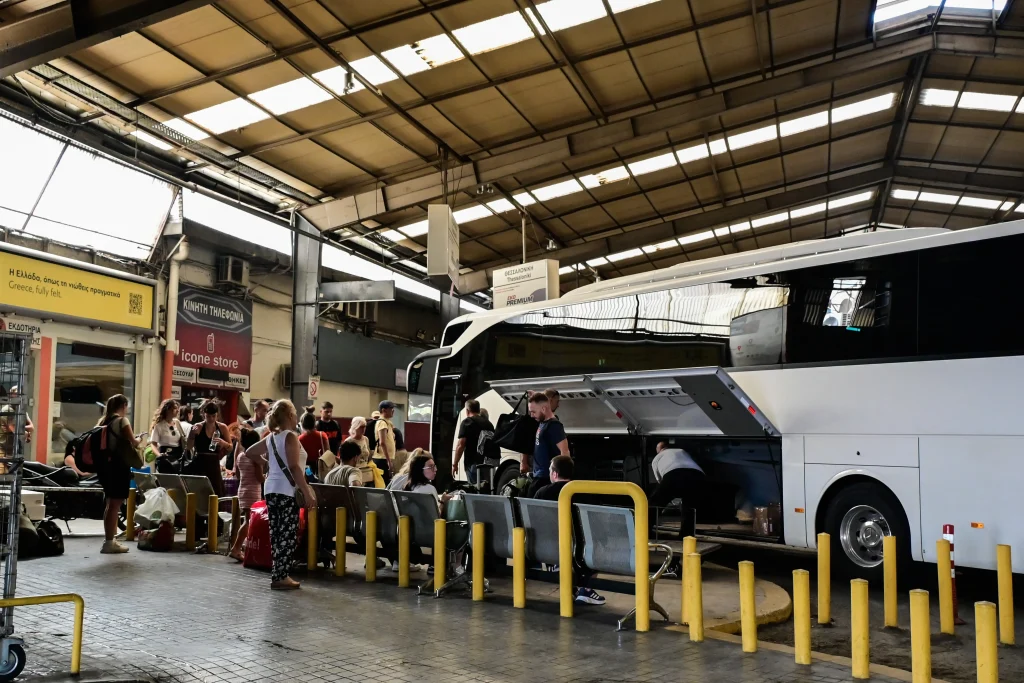 Αυξήσεις στα εισιτήρια: Ακριβότερα αεροπορικά και ΚΤΕΛ – Πώς επηρεάζονται οι μετακινήσεις