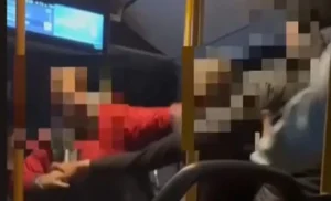 Βίντεο: Άγρια επίθεση επιβάτη σε γυναίκα μέσα σε λεωφορείο
