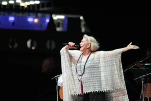 Μαρινέλλα: Το παρασκήνιο μετά την κηδεία – Όσα δεν έδειξαν οι κάμερες