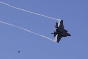 Γιατί πετούν μαχητικά αεροσκάφη πάνω από την Αθήνα
