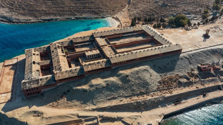 Το κλείσιμο των φυλακών της Γυάρου