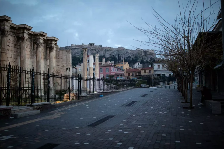 Η αρχή της καραντίνας και η έρημη Αθήνα