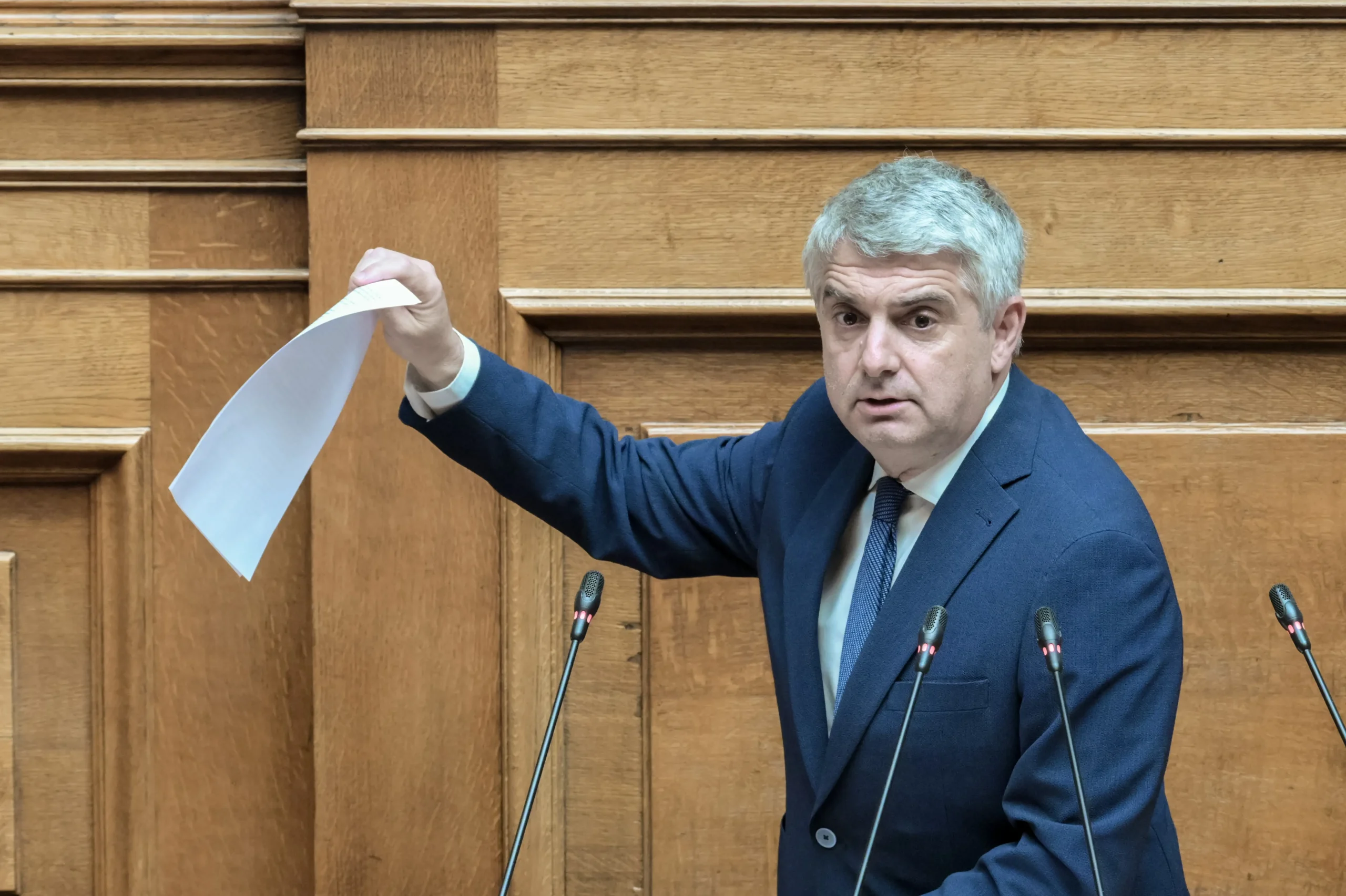 Οδυσσέας Κωνσταντινόπουλος: Παραδίδει την έδρα μετά τη διαγραφή από το ΠΑΣΟΚ