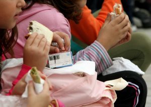 Επέκταση του προγράμματος «Σχολικά Γεύματα» – Ποιες περιοχές εντάσσονται (ΦΕΚ)