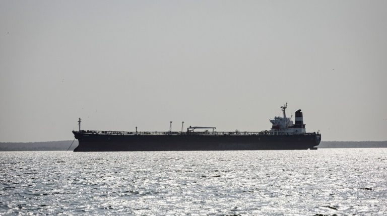 Ισχυρή έκρηξη σε πετρελαιοφόρο κοντά στο Κουβέιτ