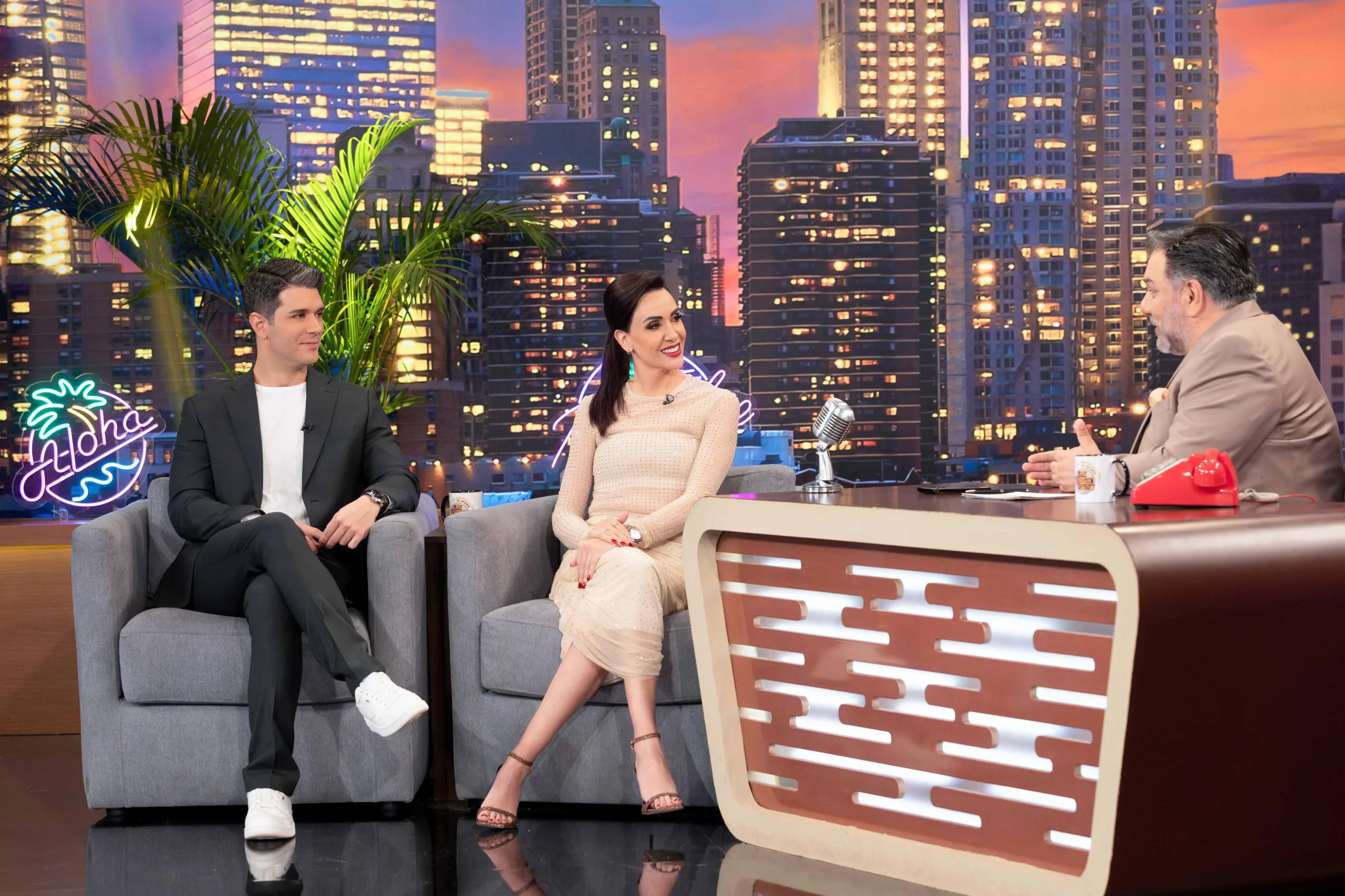 The 2Night Show απόψε (10/3): Ο Αρναούτογλου υποδέχεται την Έβελυν Ασουάντ, τη Μάρτζυ Λαζάρου και τον Δημήτρη Πανόπουλο