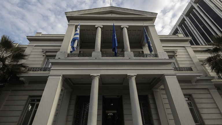 Τι απαντά το ΥΠΕΞ για τη διαρροή προσωπικών στοιχείων