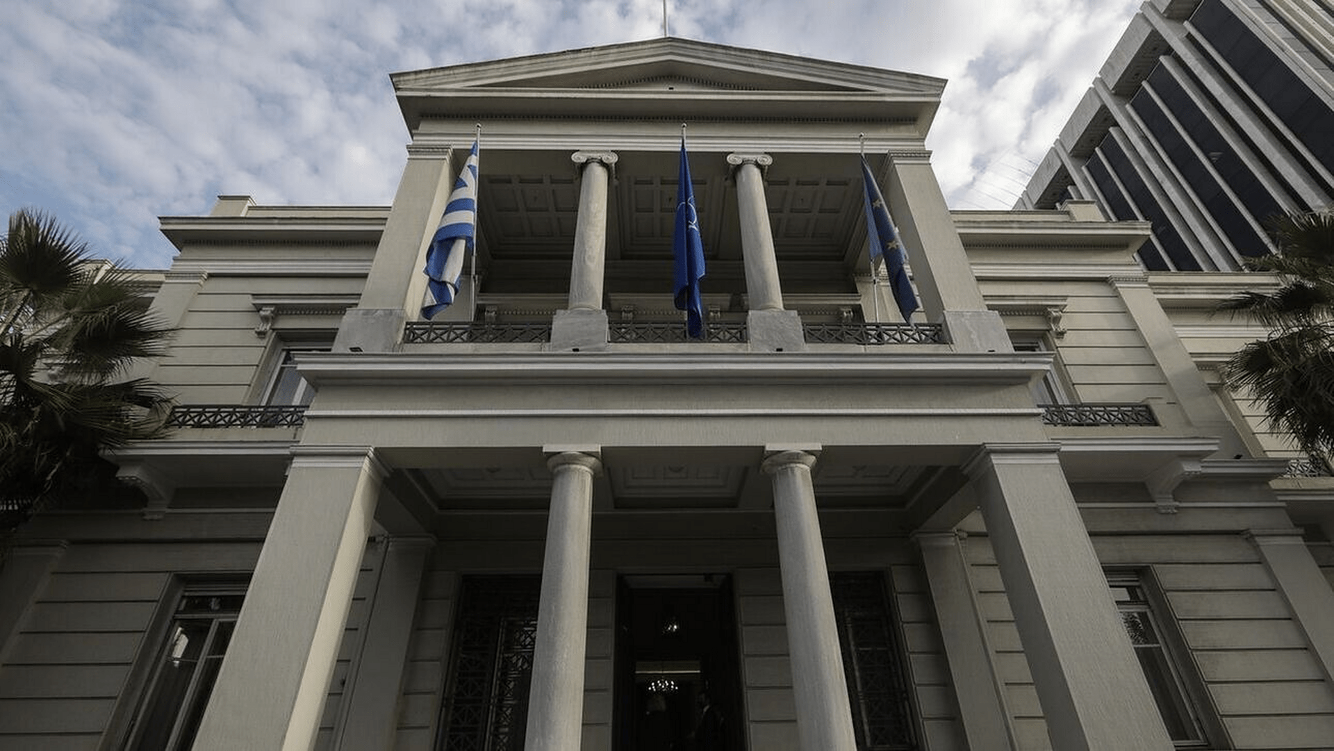 Τι απαντά το ΥΠΕΞ για τη διαρροή προσωπικών στοιχείων