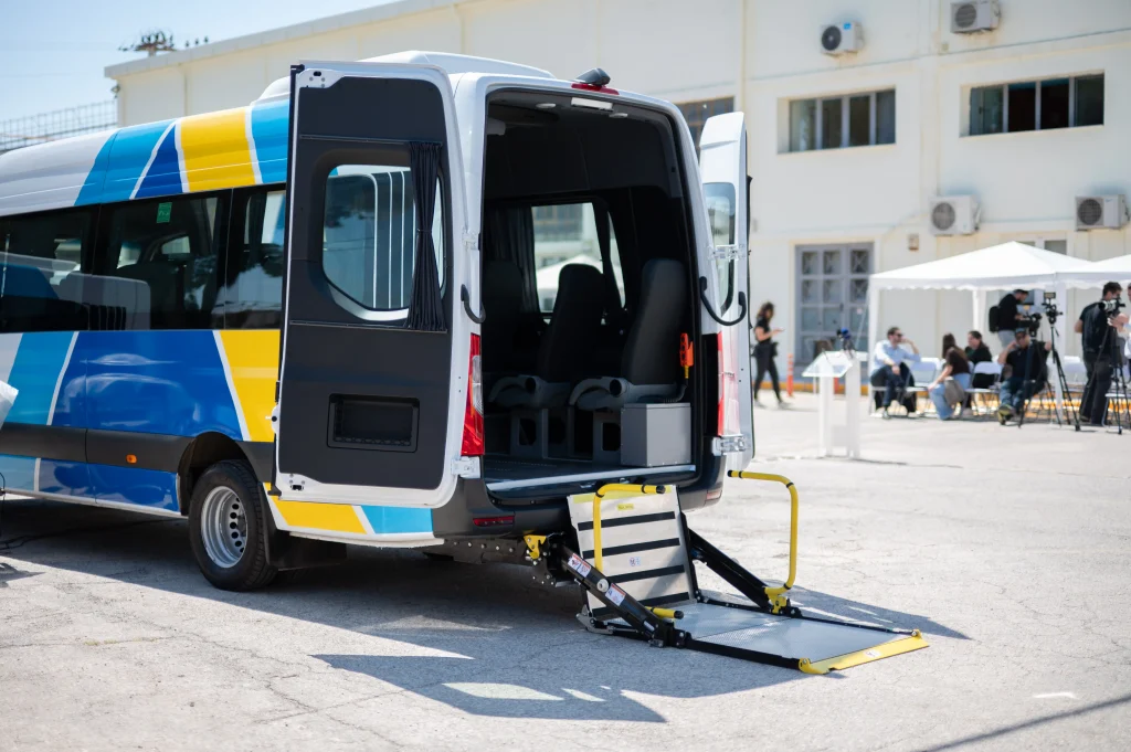 Δωρεάν μετακινήσεις για ΑμεΑ με 10 ειδικά διαμορφωμένα οχήματα της ΟΣΥ