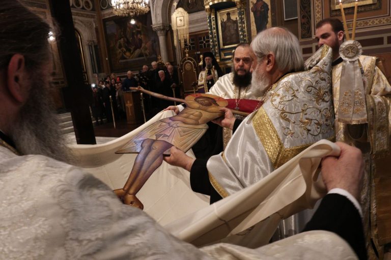 Μεγάλη Παρασκευή: Ολοκληρώθηκαν οι τελετές Αποκαθήλωση