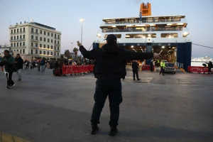 Πασχαλινή έξοδος προς τα νησιά: Μειωμένη κίνηση, αμετάβλητες οι υψηλές τιμές
