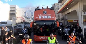 ΟΦΗ: Σε εξέλιξη η παρέλαση των Κυπελλούχων στο Ηράκλειο – Δείτε live εικόνα