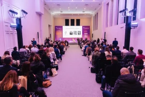 Αθήνα: Το Agora 2026 συνεχίζεται – 1.500 συναντήσεις τη δεύτερη μέρα