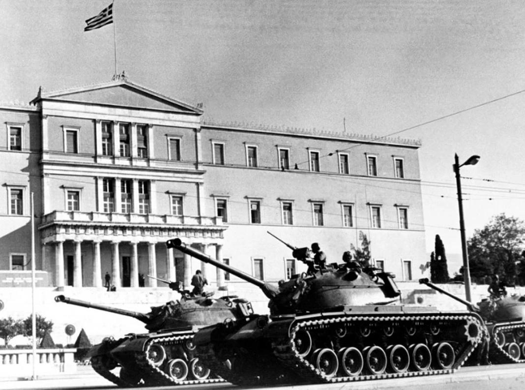 Η νύχτα που τα τανκς βγήκαν στους δρόμους της Αθήνας