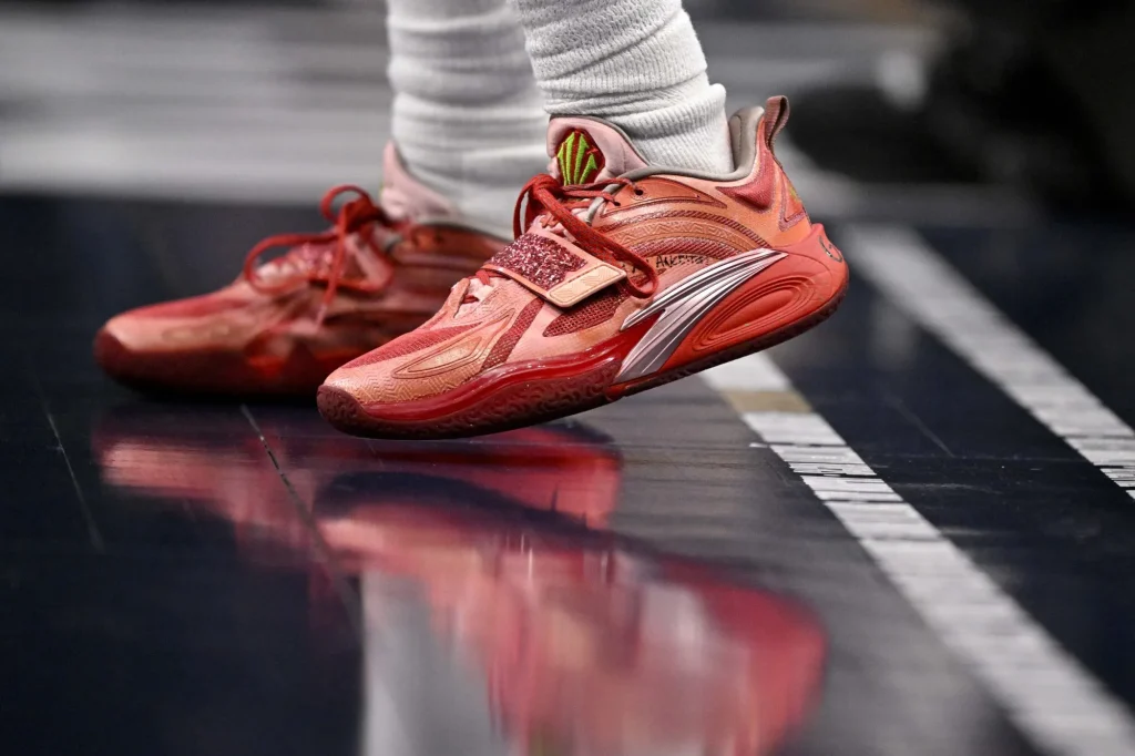 Νέος αντίπαλος για Nike και Adidas: Η εκτόξευση της Anta