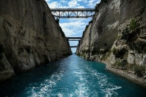 Σοκ στη Διώρυγα Κορίνθου – Δύτης βρήκε νεκρή 17χρονη