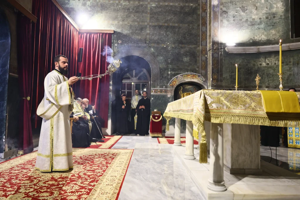 Ακολουθία των Γ' Χαιρετισμών στον προσκυνηματικό ιερό ναό της του Θεού Σοφίας στη Θεσσαλονίκη, χοροστατούντος του Αρχιεπισκόπου Αθηνών και πάσης Ελλάδος Ιερωνύμου, (ΡΑΦΑΗΛ ΓΕΩΡΓΙΑΔΗΣ/EUROKINISSI) - Γιατί μετακινείται η γιορτή του Αγίου Γεωργίου;