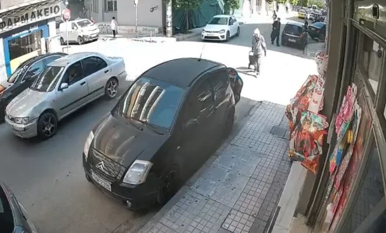 Βίντεο ντοκουμέντο: Με τη καραμπίνα στο χέρι ο 89χρονος φεύγει ατάραχος μετά τους πυροβολισμούς